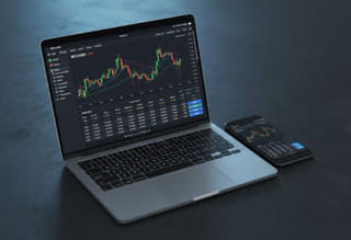 Monitoreo de la actividad — seguimiento del historial de trading y del rendimiento de fondos